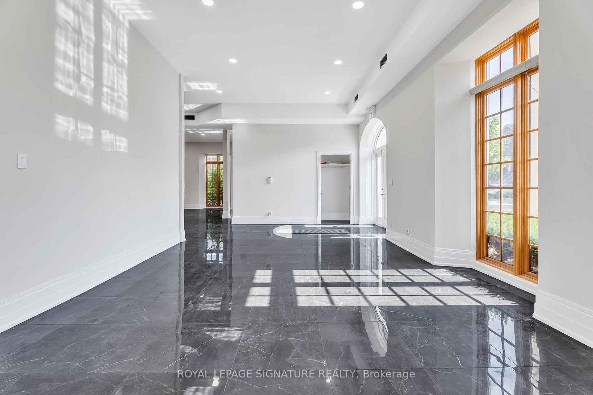 83 Dawson Manor Blvd — The Bonshaw Farmhouse — photo 4