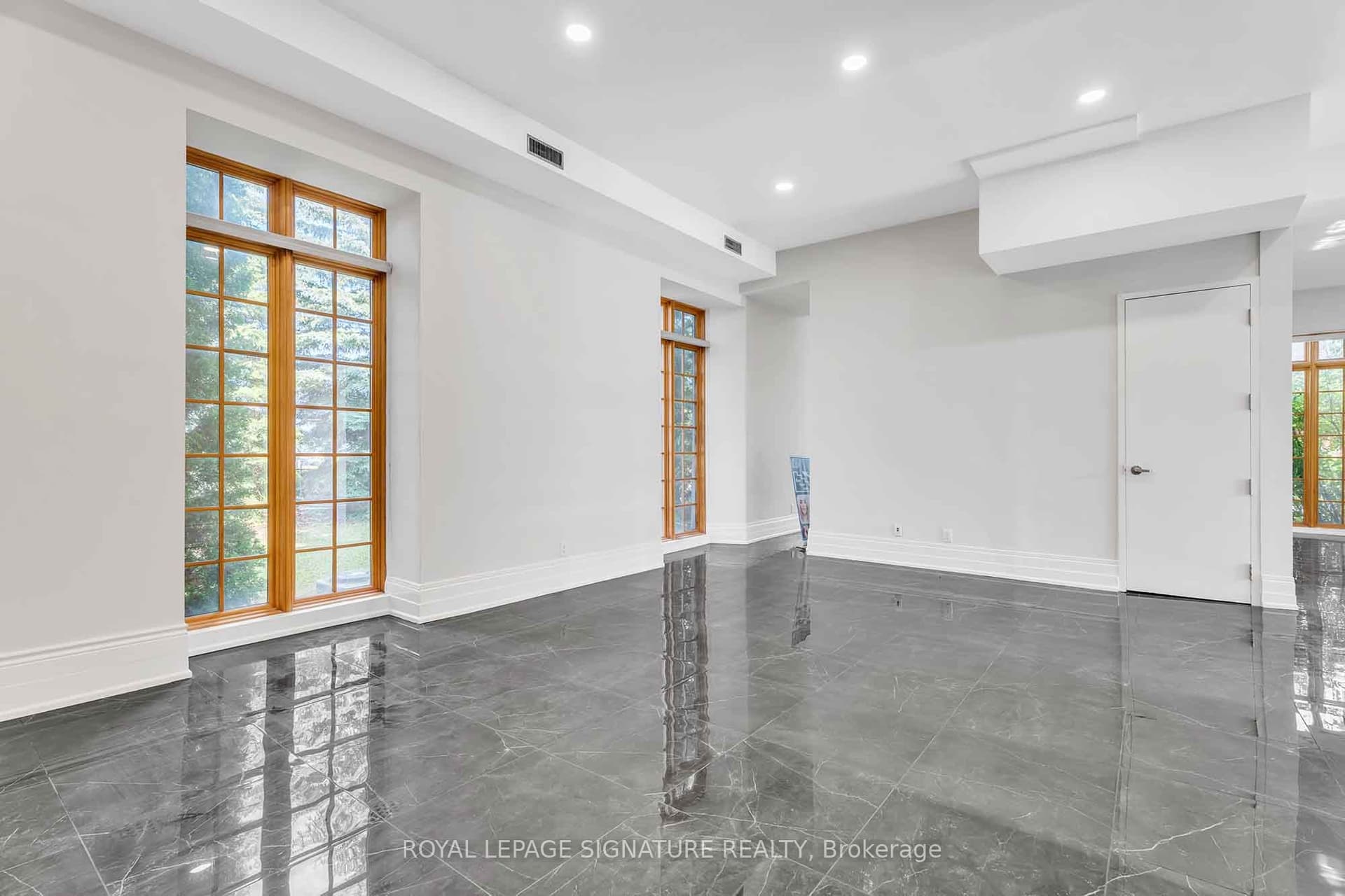 83 Dawson Manor Blvd — The Bonshaw Farmhouse — photo 5